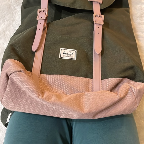 Olive green and pink Herschel Supply Co backpack - Picture 7 of 9